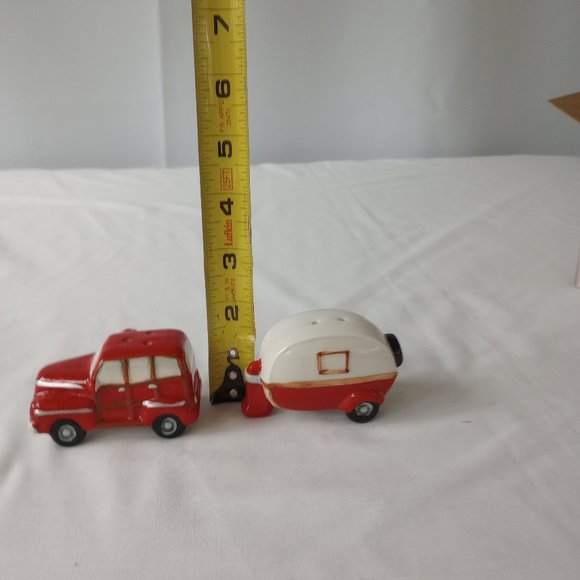 NWT Ceramic Red Vehicle & Camping Trailer Salt & Pepper Set- - Picture 10 of 13